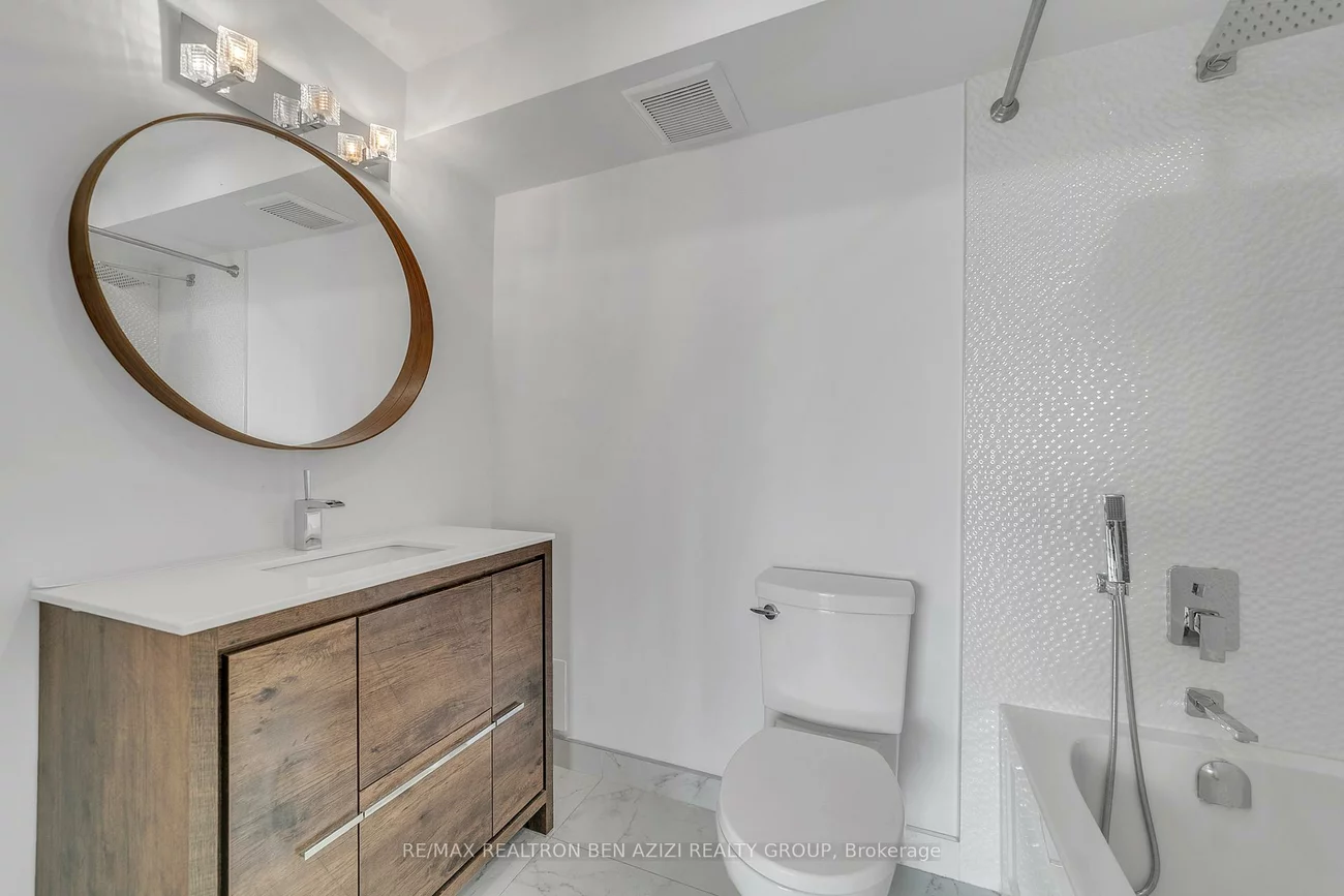 33, Elmhurst, Lansing-Westgate, Toronto