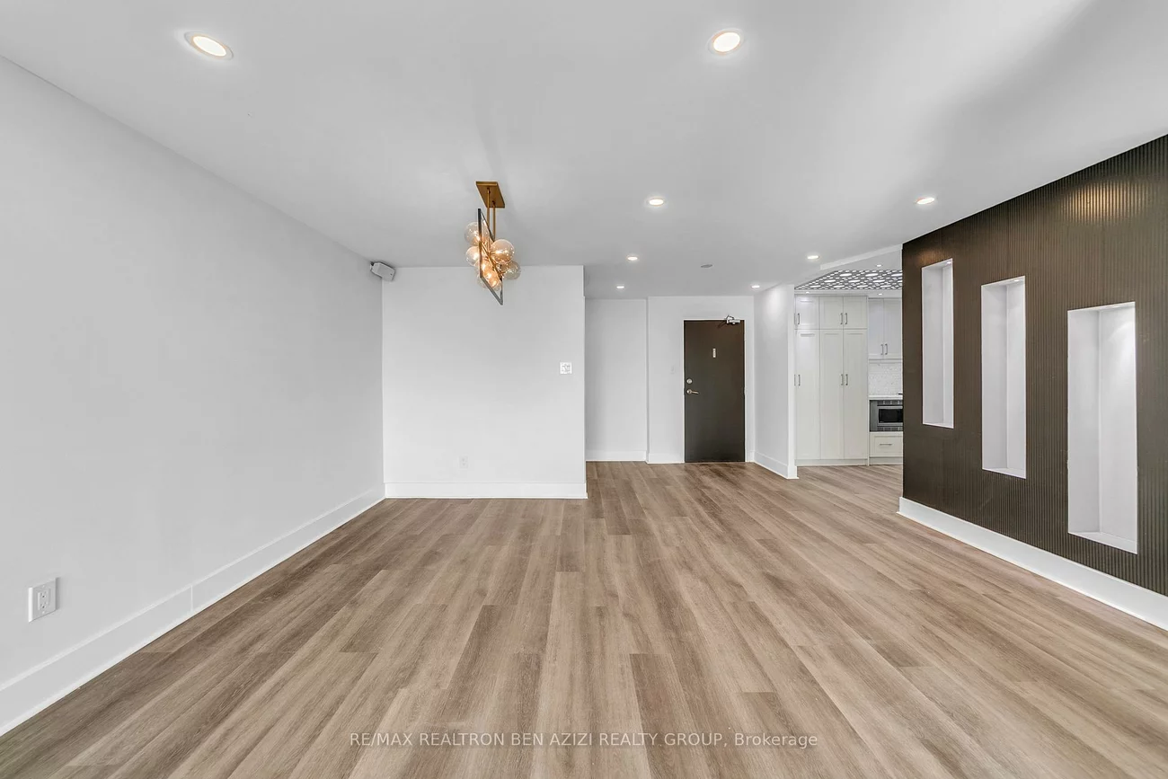 33, Elmhurst, Lansing-Westgate, Toronto