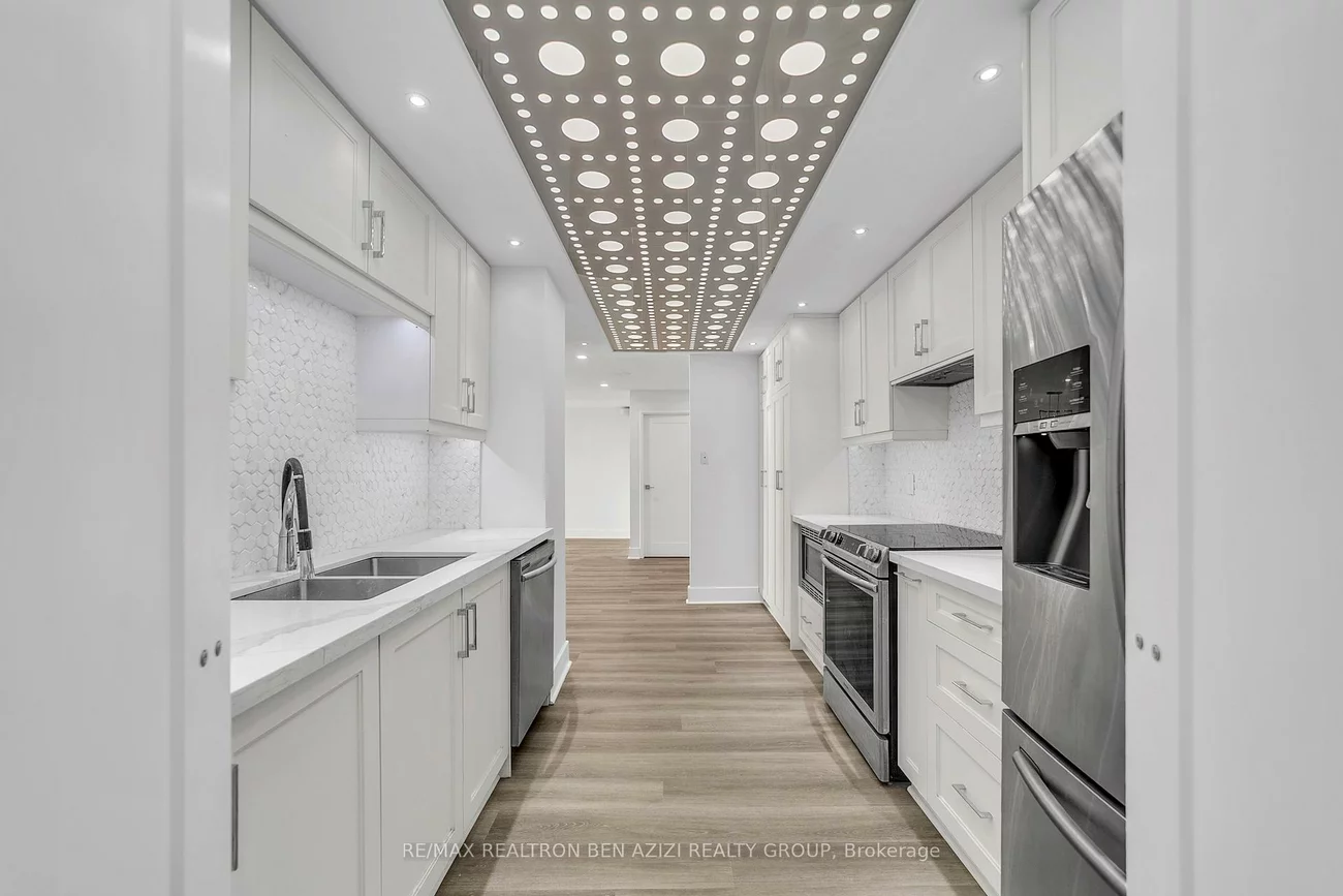 33, Elmhurst, Lansing-Westgate, Toronto