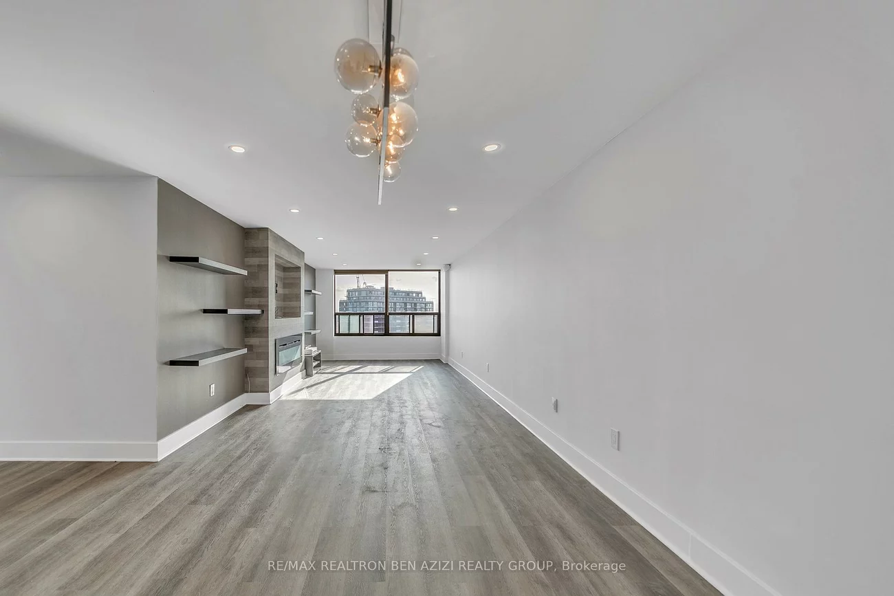 33, Elmhurst, Lansing-Westgate, Toronto