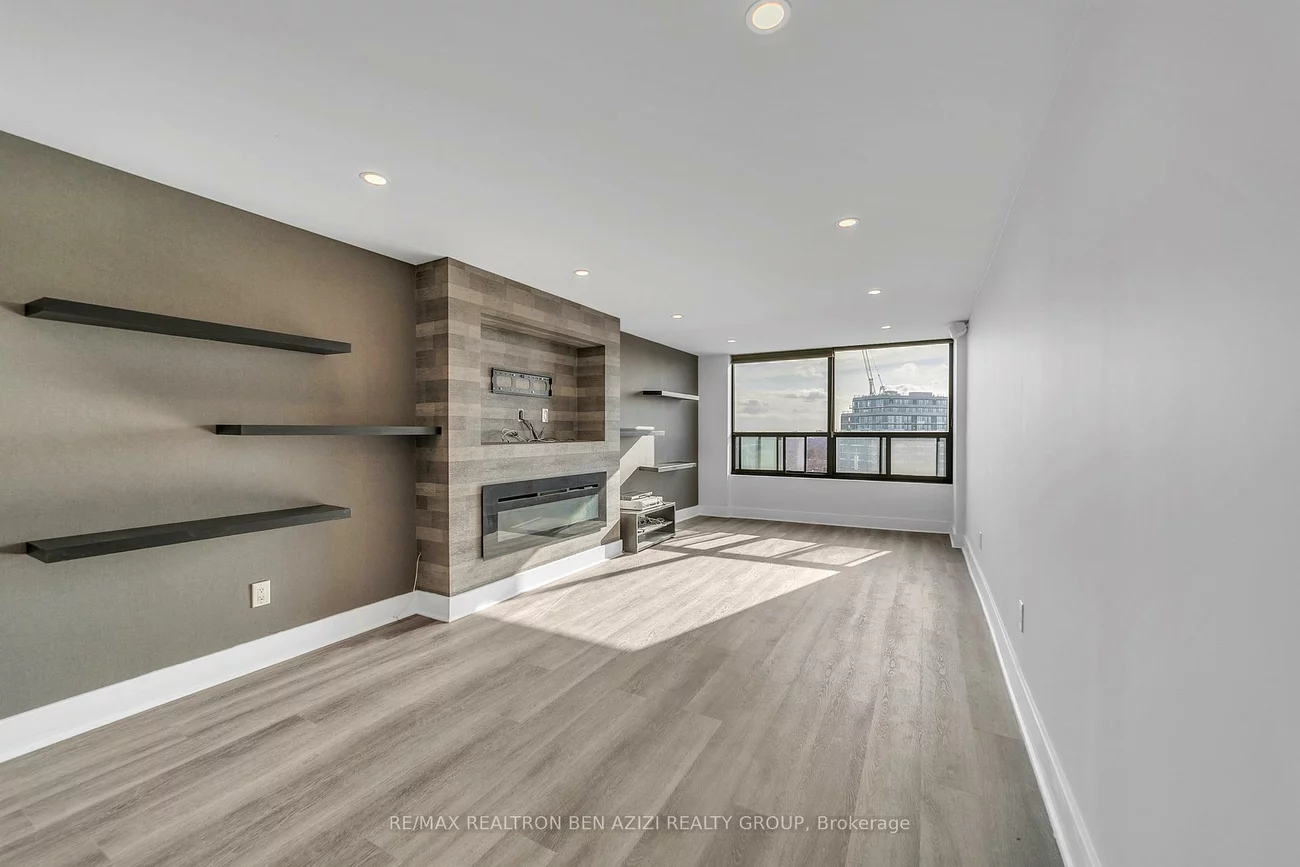 33, Elmhurst, Lansing-Westgate, Toronto