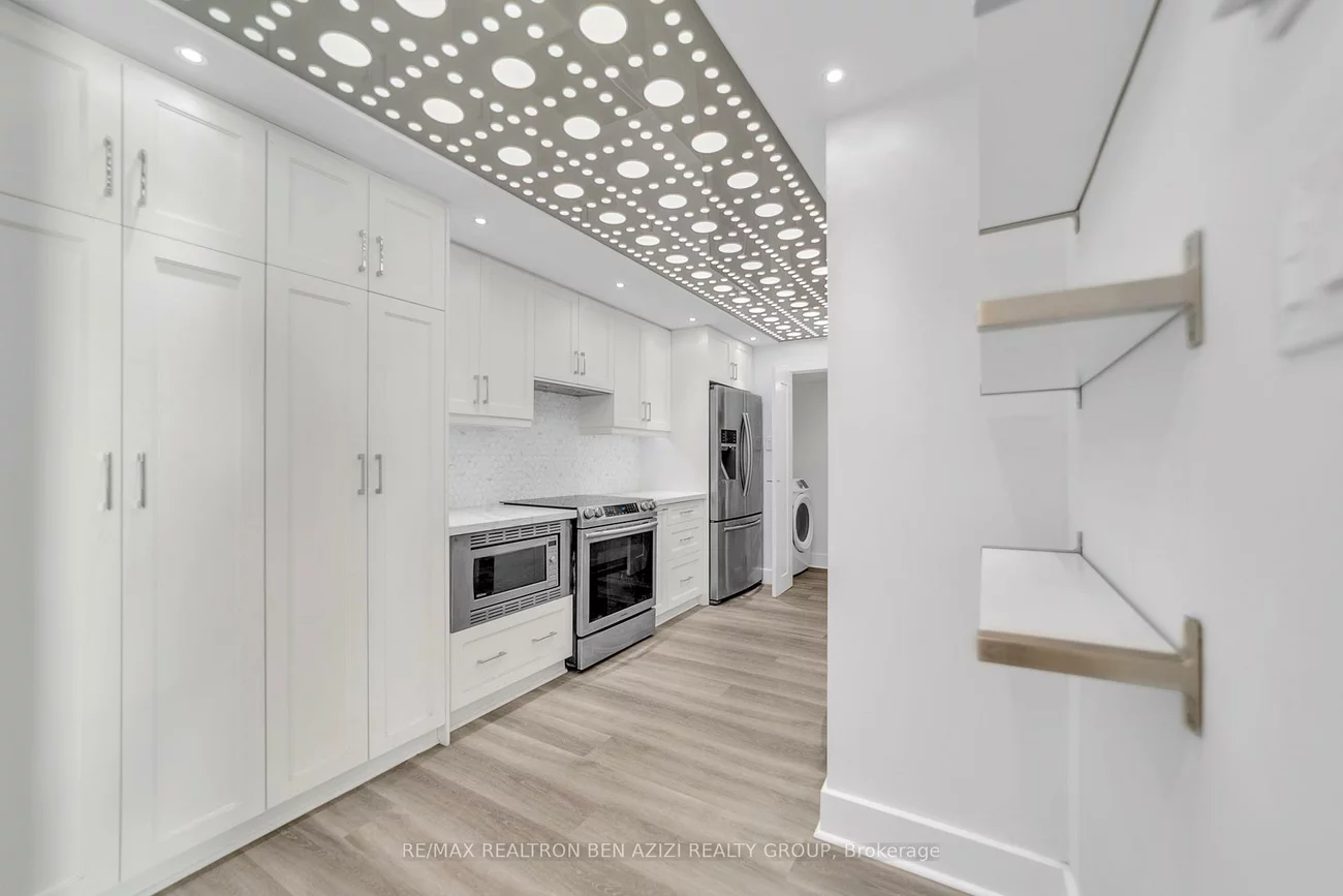 33, Elmhurst, Lansing-Westgate, Toronto