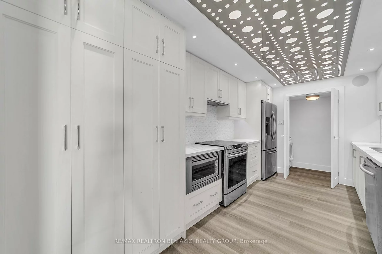 33, Elmhurst, Lansing-Westgate, Toronto