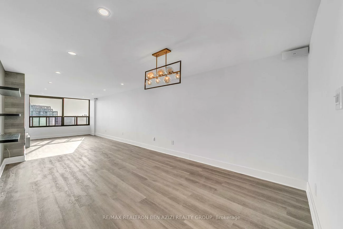 33, Elmhurst, Lansing-Westgate, Toronto