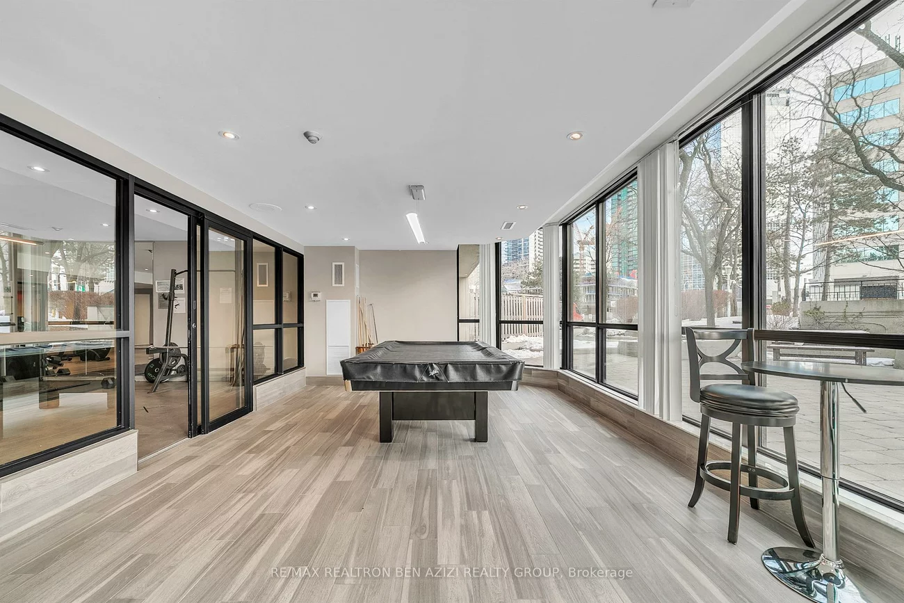 33, Elmhurst, Lansing-Westgate, Toronto