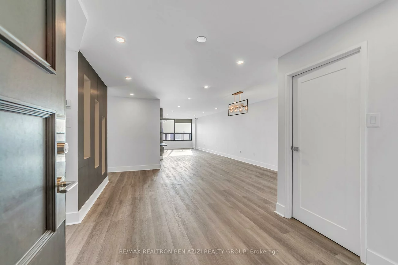 33, Elmhurst, Lansing-Westgate, Toronto