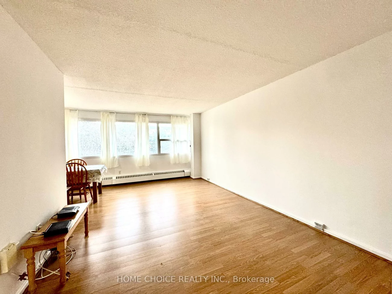 100, Leeward, Flemingdon Park, Toronto