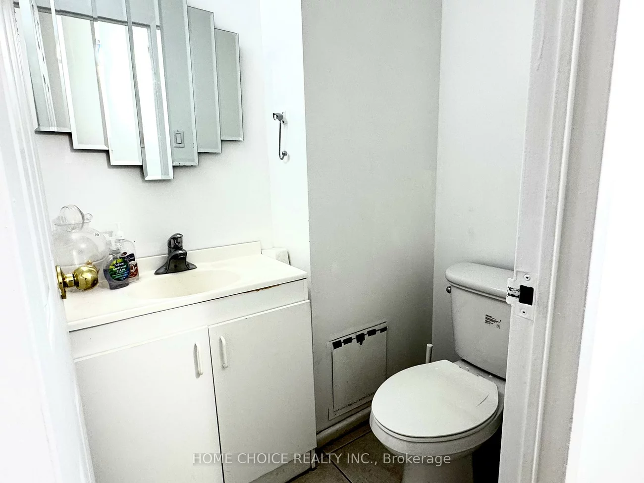 100, Leeward, Flemingdon Park, Toronto