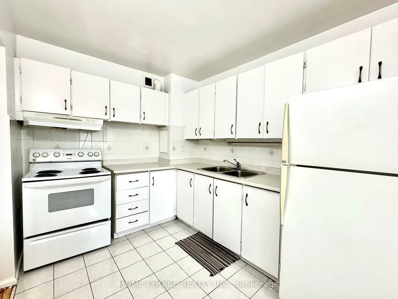 100, Leeward, Flemingdon Park, Toronto