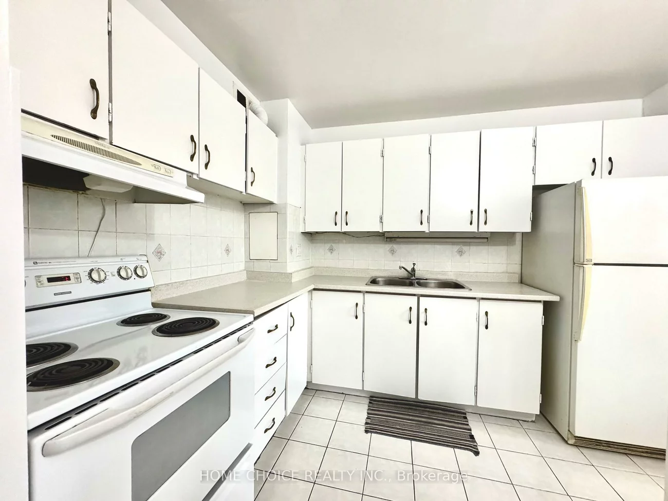 100, Leeward, Flemingdon Park, Toronto