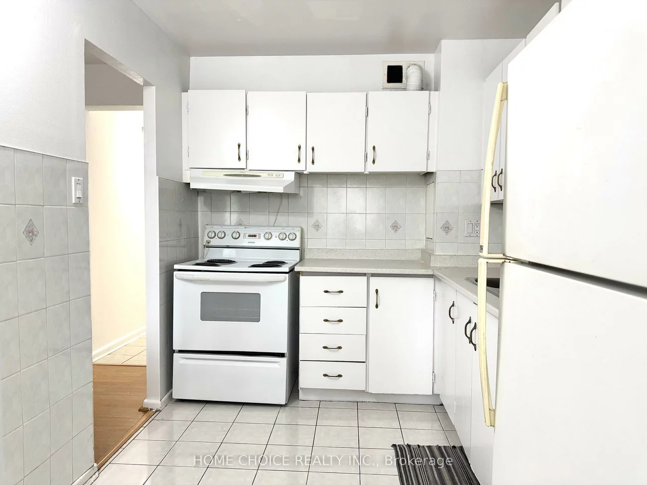 100, Leeward, Flemingdon Park, Toronto