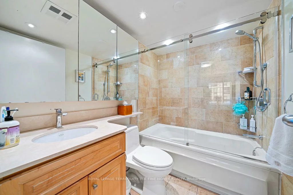 10, Yonge, Waterfront Communities C1, Toronto