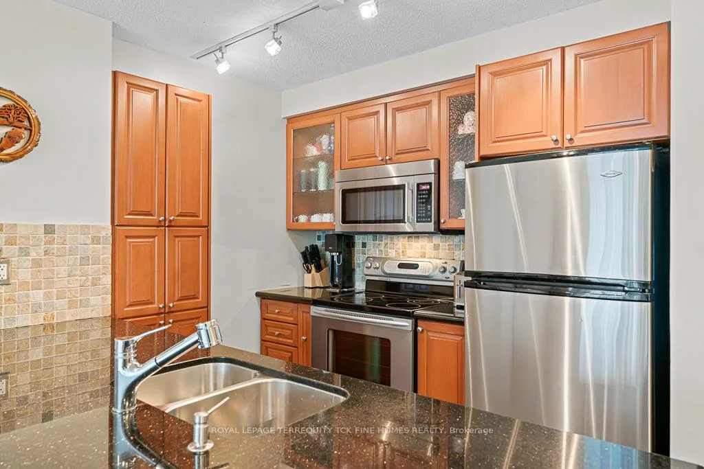 10, Yonge, Waterfront Communities C1, Toronto