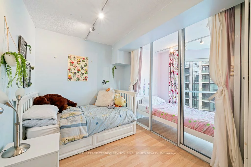 10, Yonge, Waterfront Communities C1, Toronto