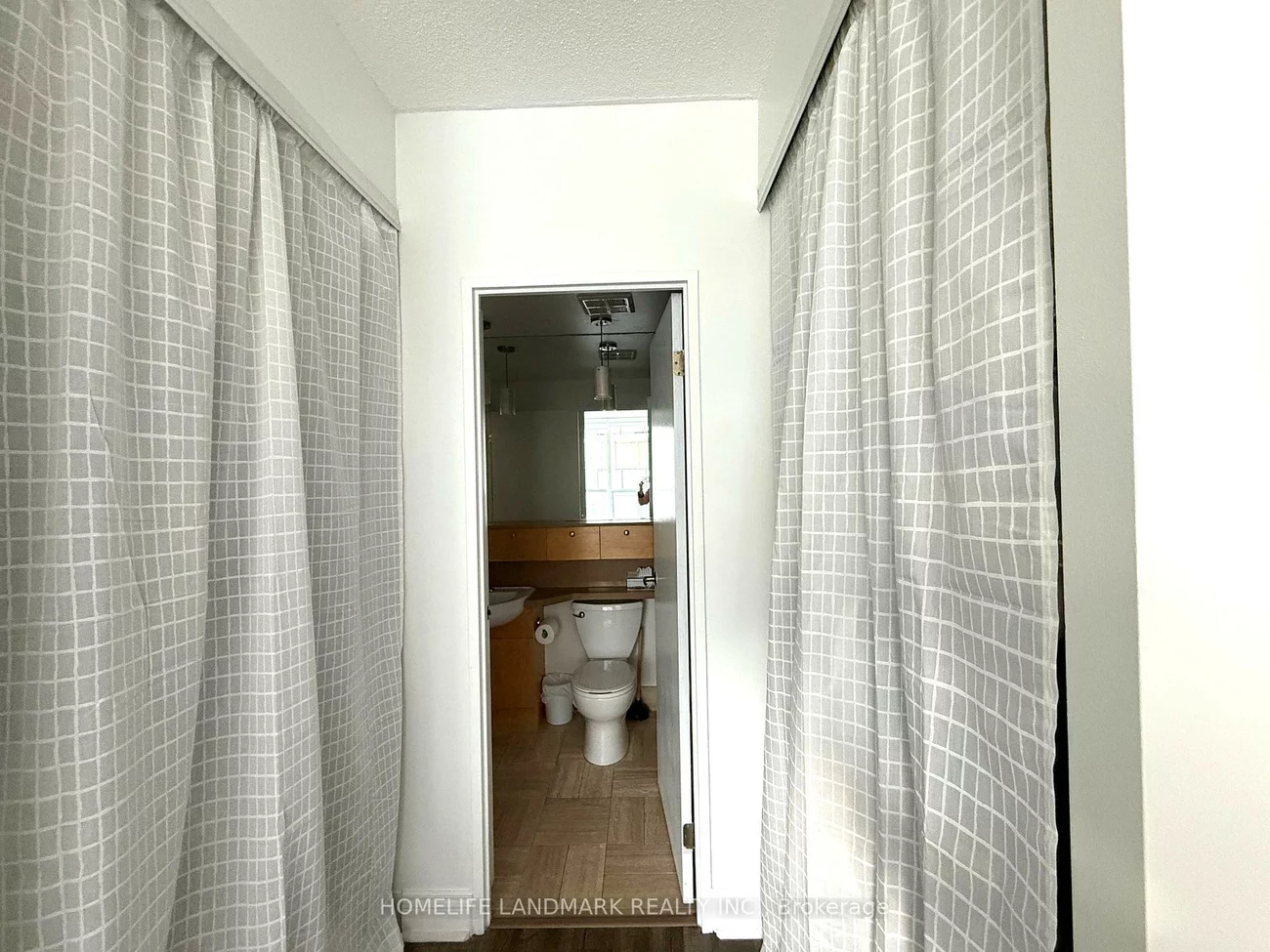 70, Alexander, Church-Yonge Corridor, Toronto