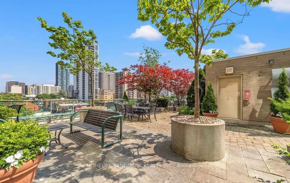 70, Alexander, Church-Yonge Corridor, Toronto