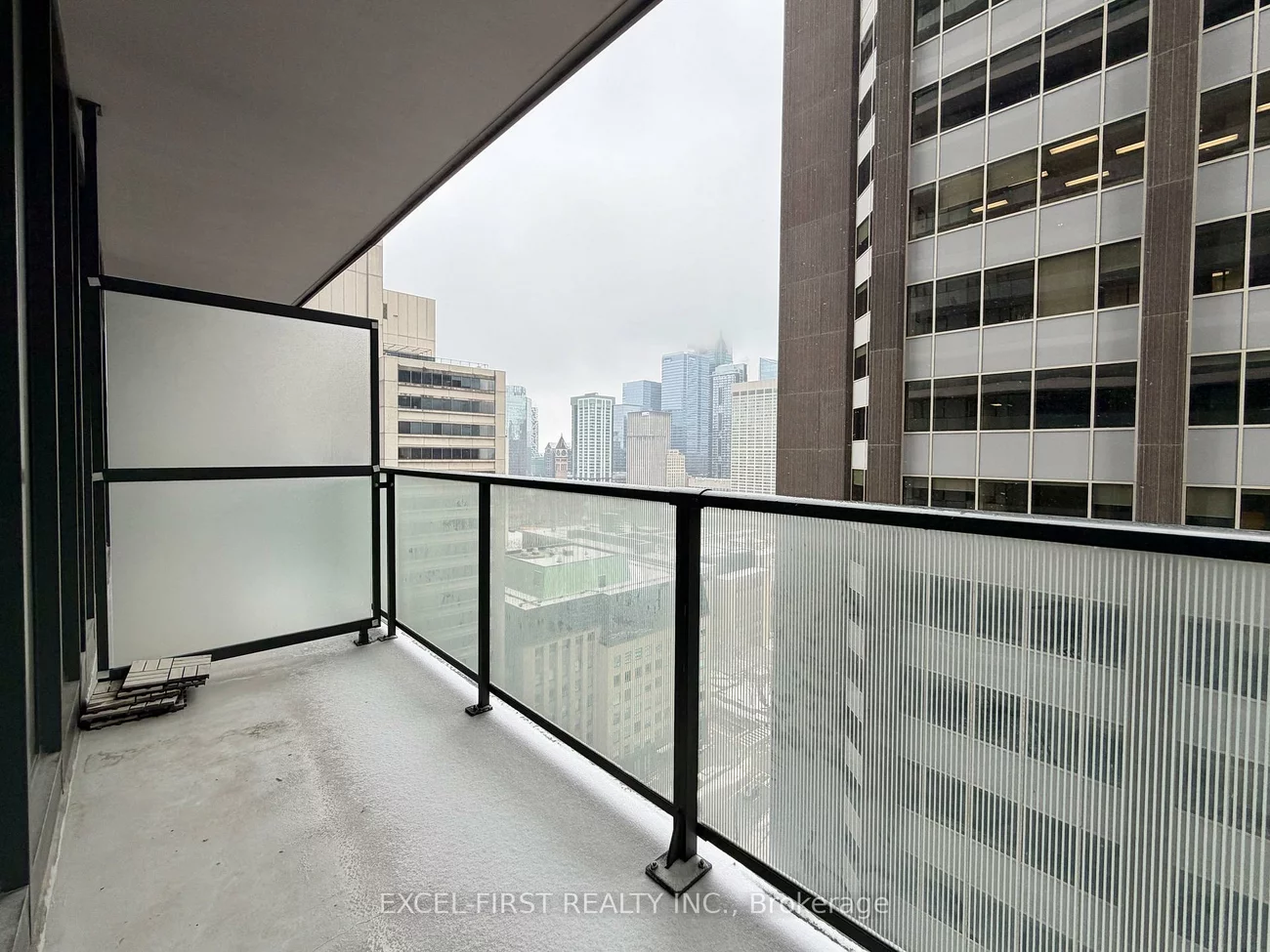 426, University, Kensington-Chinatown, Toronto