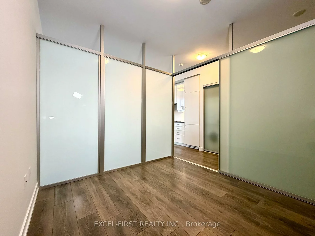 426, University, Kensington-Chinatown, Toronto