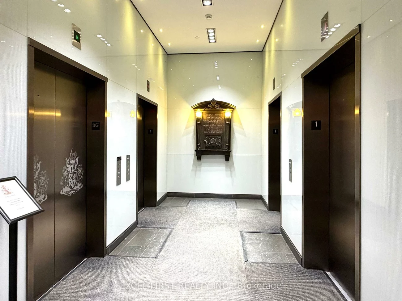 426, University, Kensington-Chinatown, Toronto