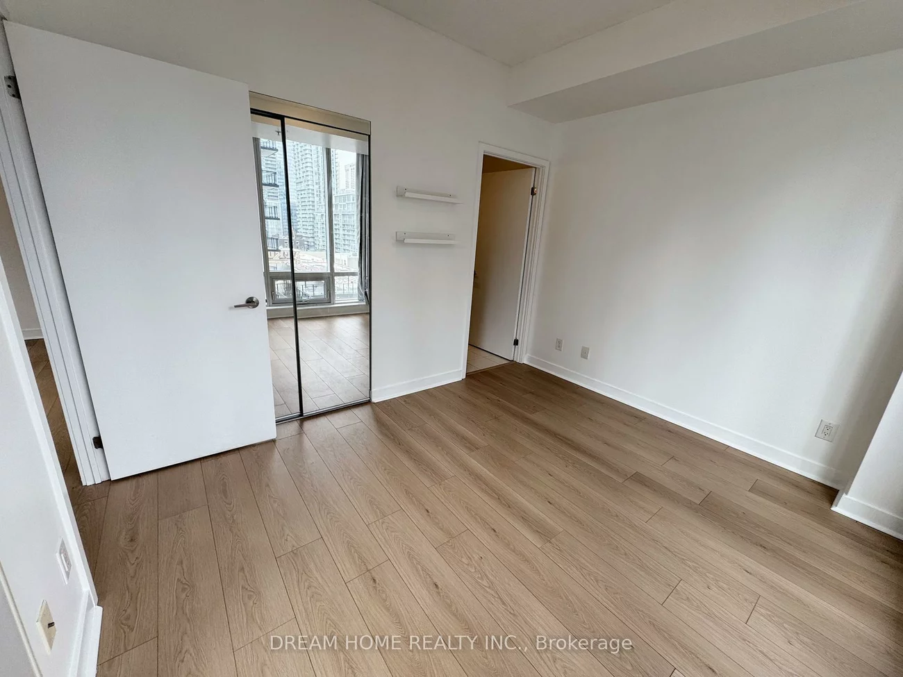 295, Adelaide, Waterfront Communities C1, Toronto