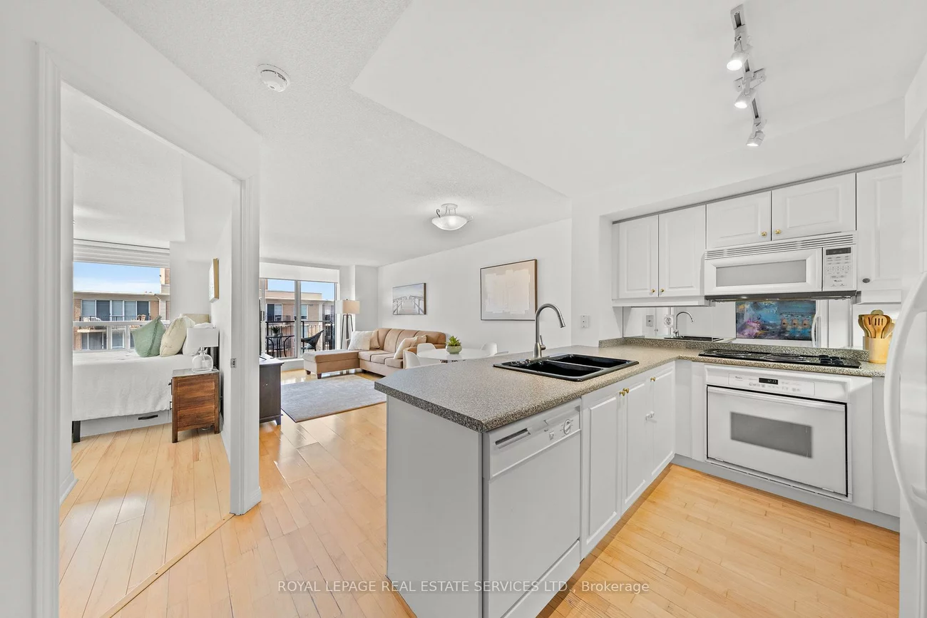 18, Wanless, Lawrence Park North, Toronto