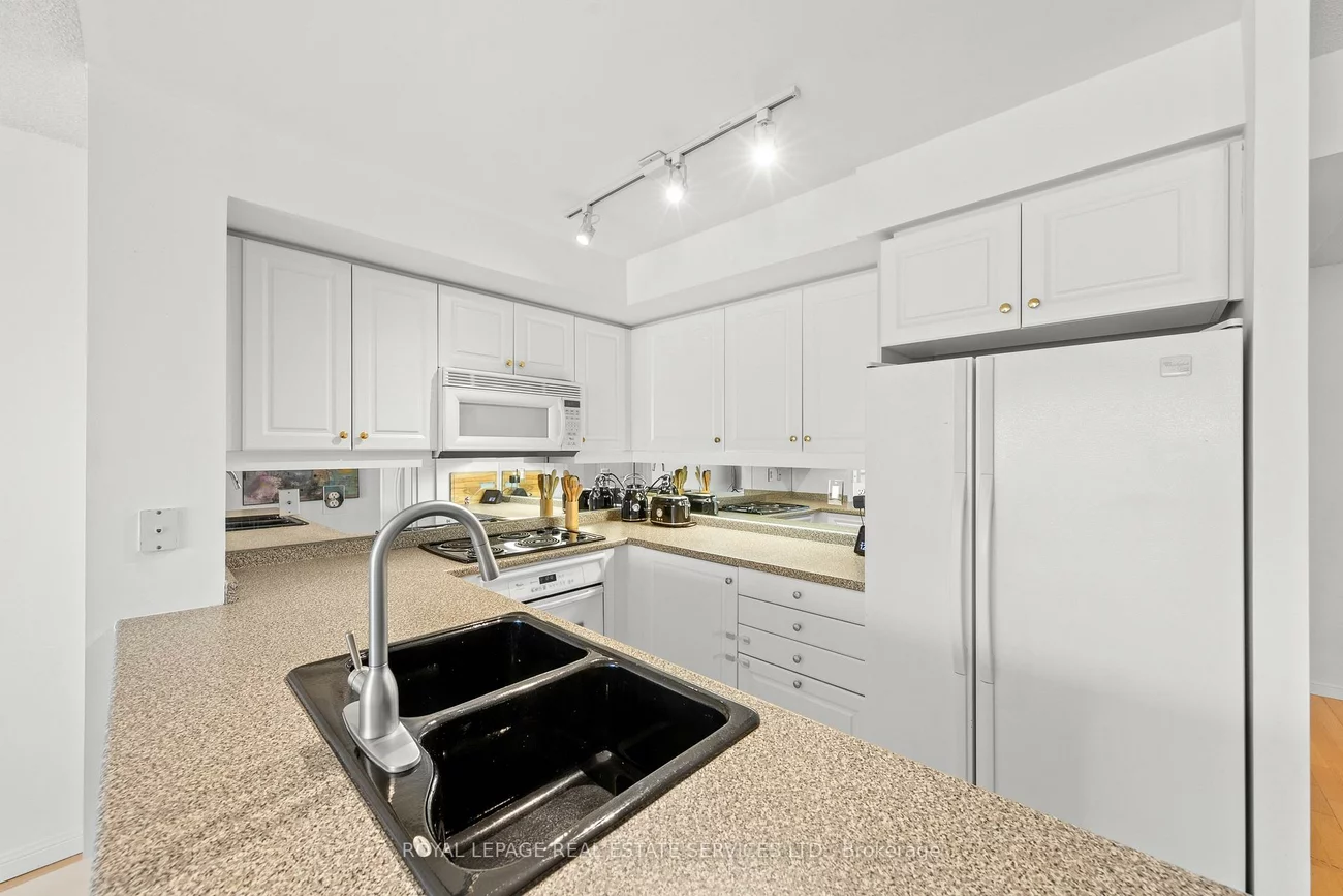 18, Wanless, Lawrence Park North, Toronto