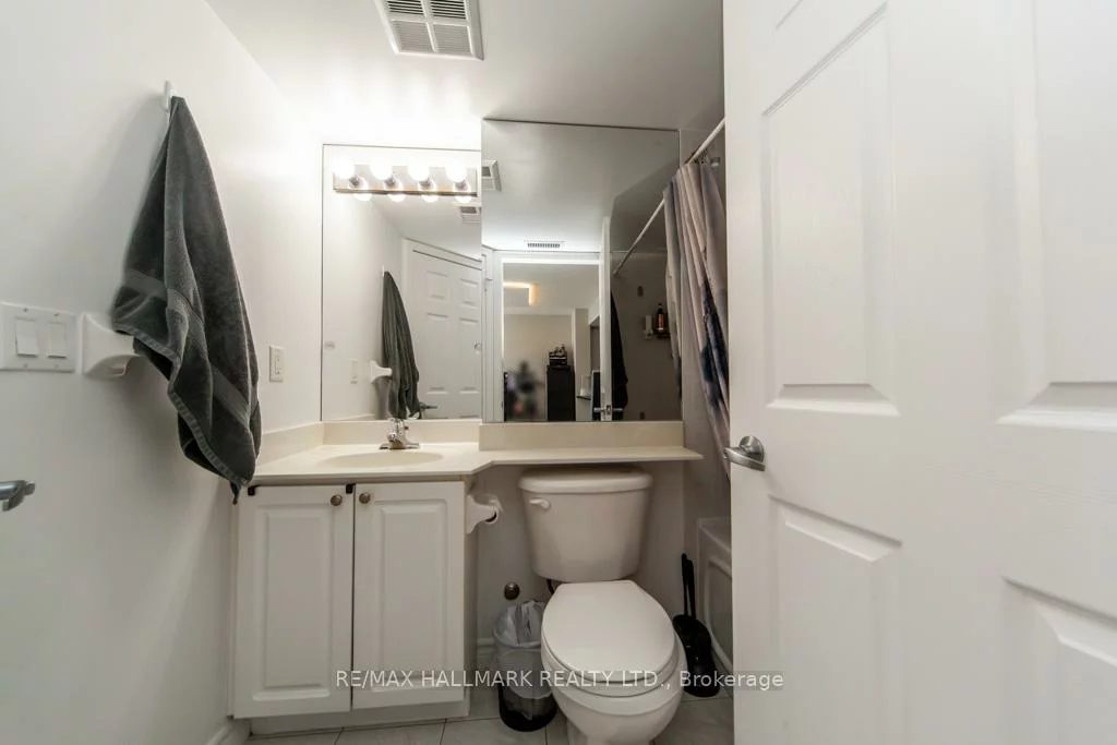 330, Adelaide, Moss Park, Toronto