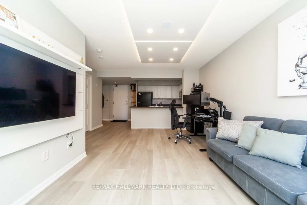 330, Adelaide, Moss Park, Toronto