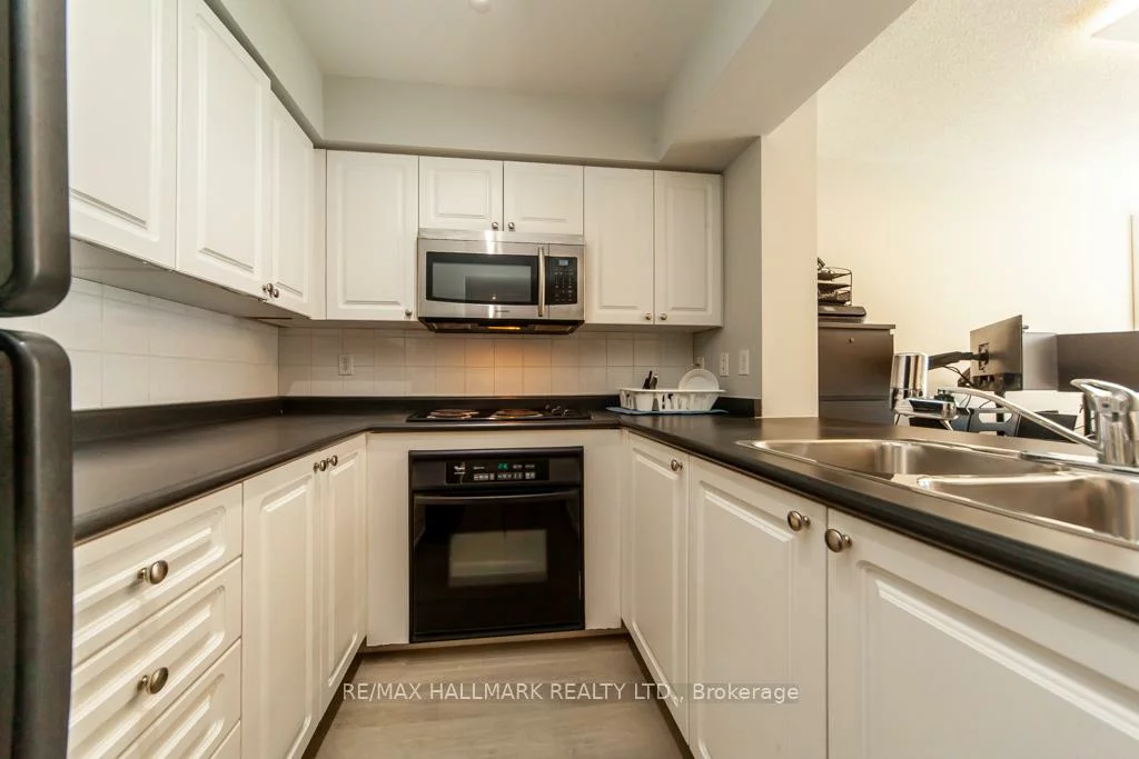 330, Adelaide, Moss Park, Toronto