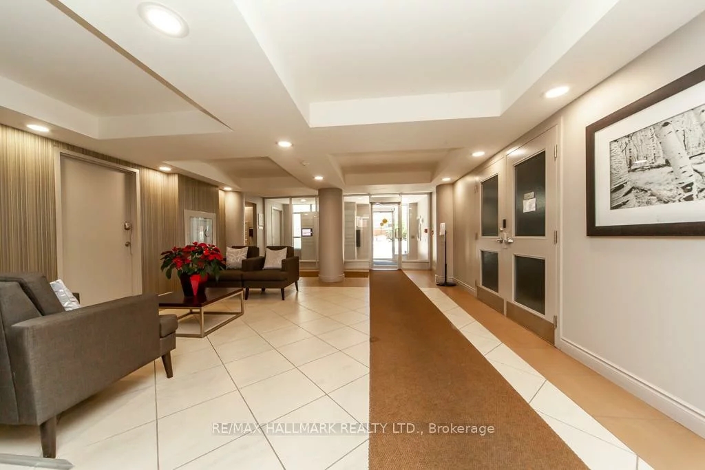 330, Adelaide, Moss Park, Toronto