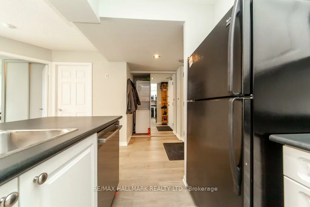 330, Adelaide, Moss Park, Toronto