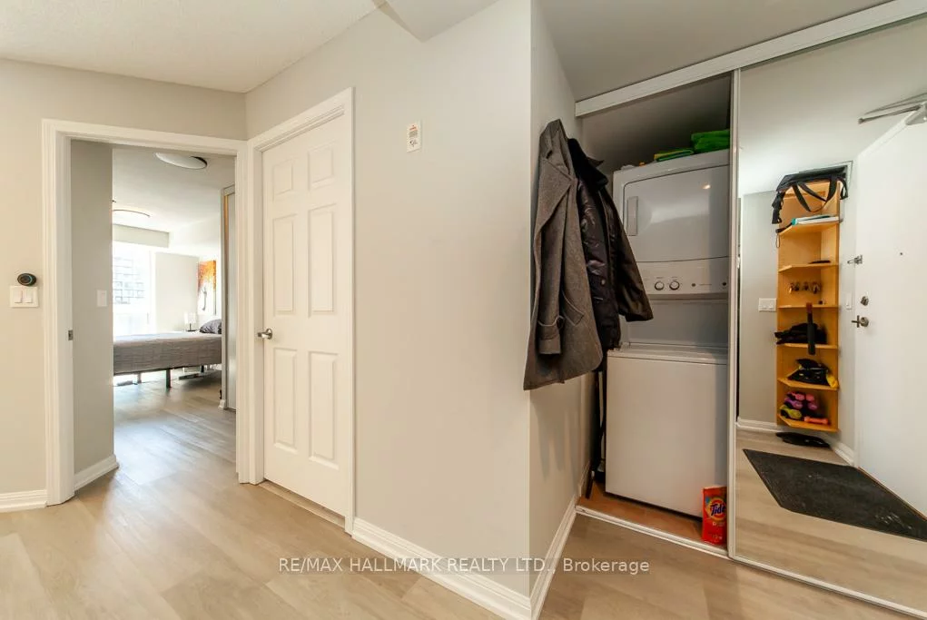 330, Adelaide, Moss Park, Toronto