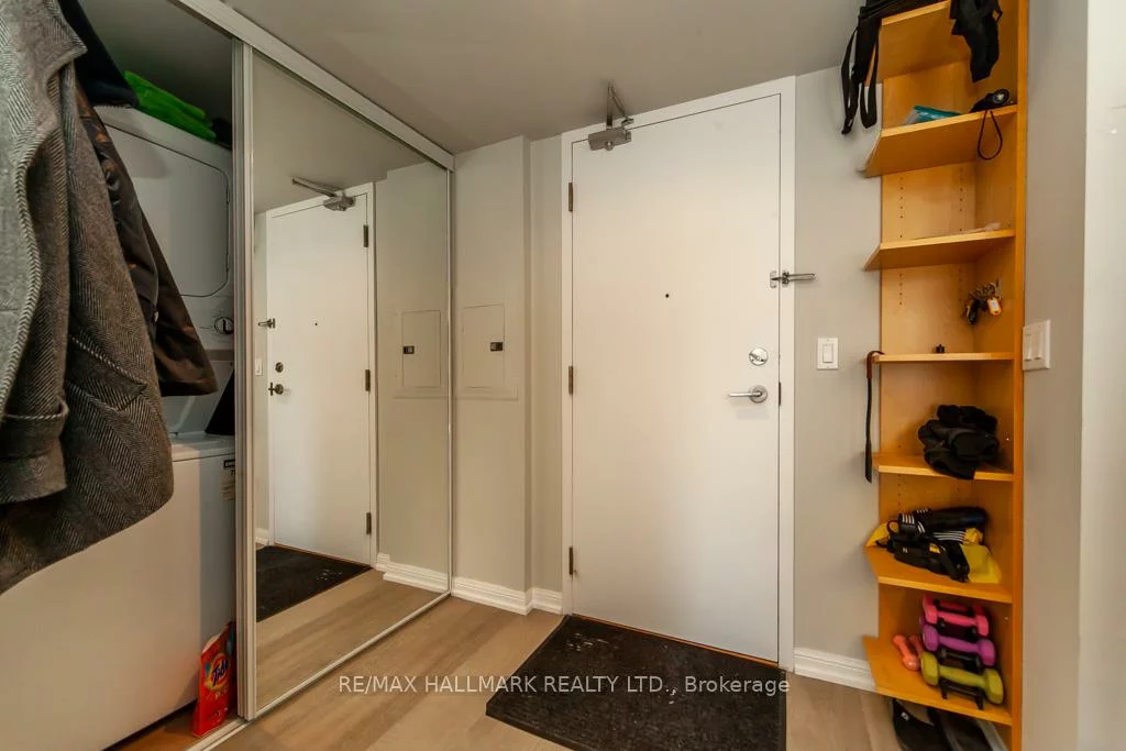 330, Adelaide, Moss Park, Toronto