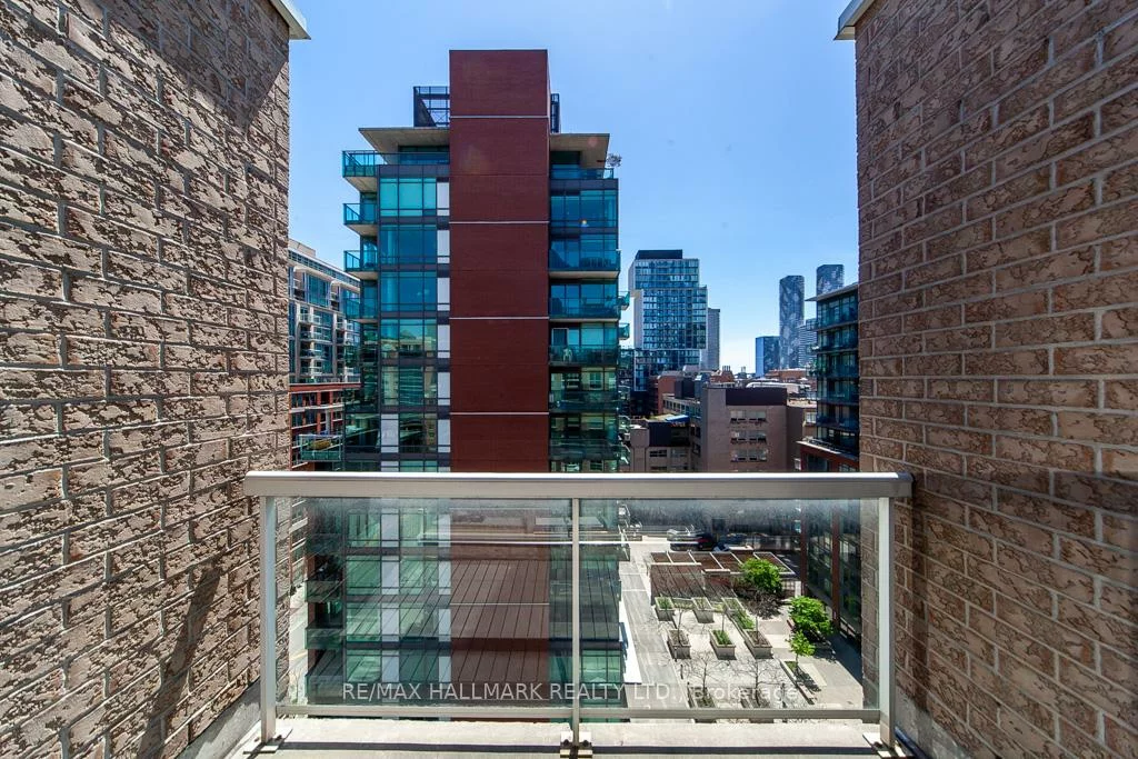 330, Adelaide, Moss Park, Toronto