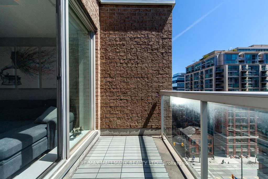 330, Adelaide, Moss Park, Toronto