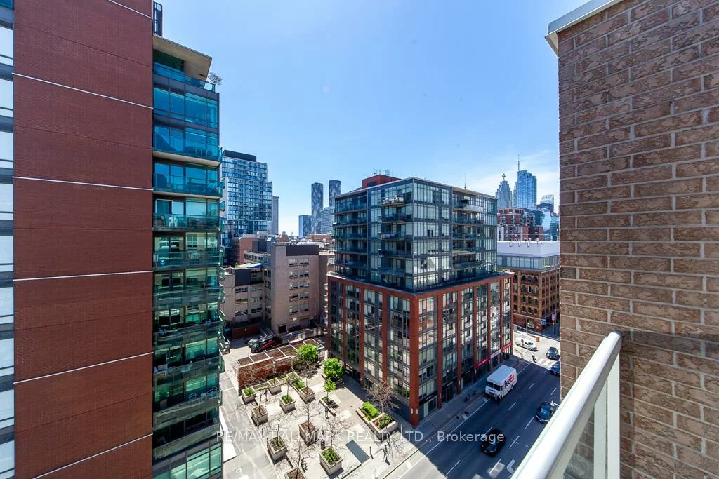 330, Adelaide, Moss Park, Toronto