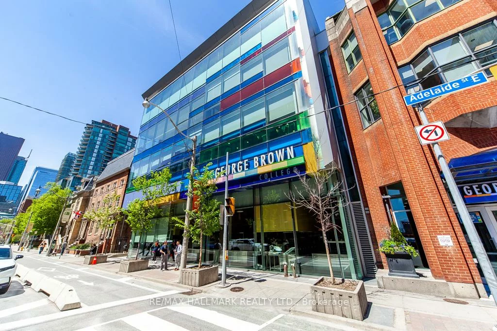 330, Adelaide, Moss Park, Toronto