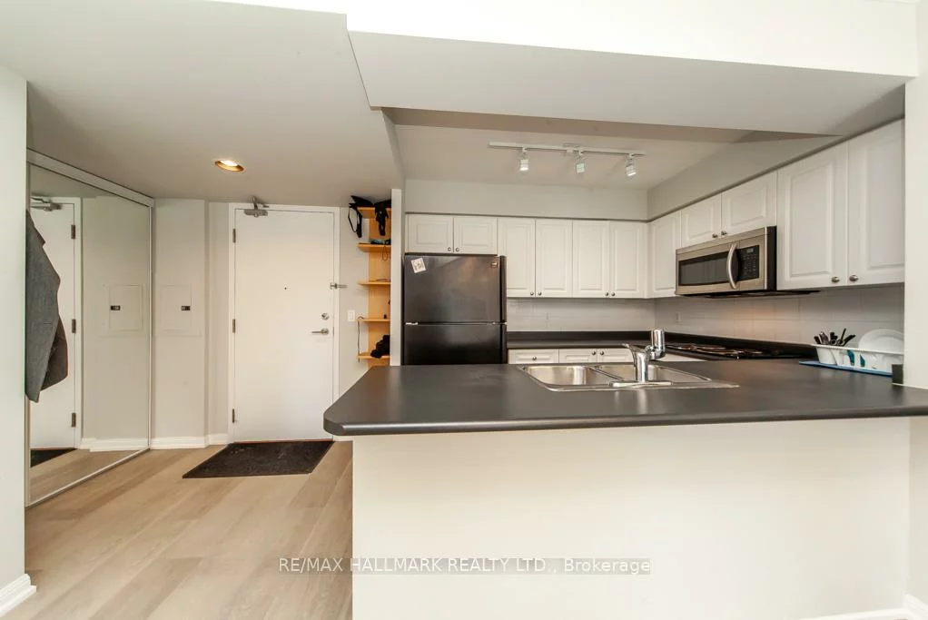 330, Adelaide, Moss Park, Toronto