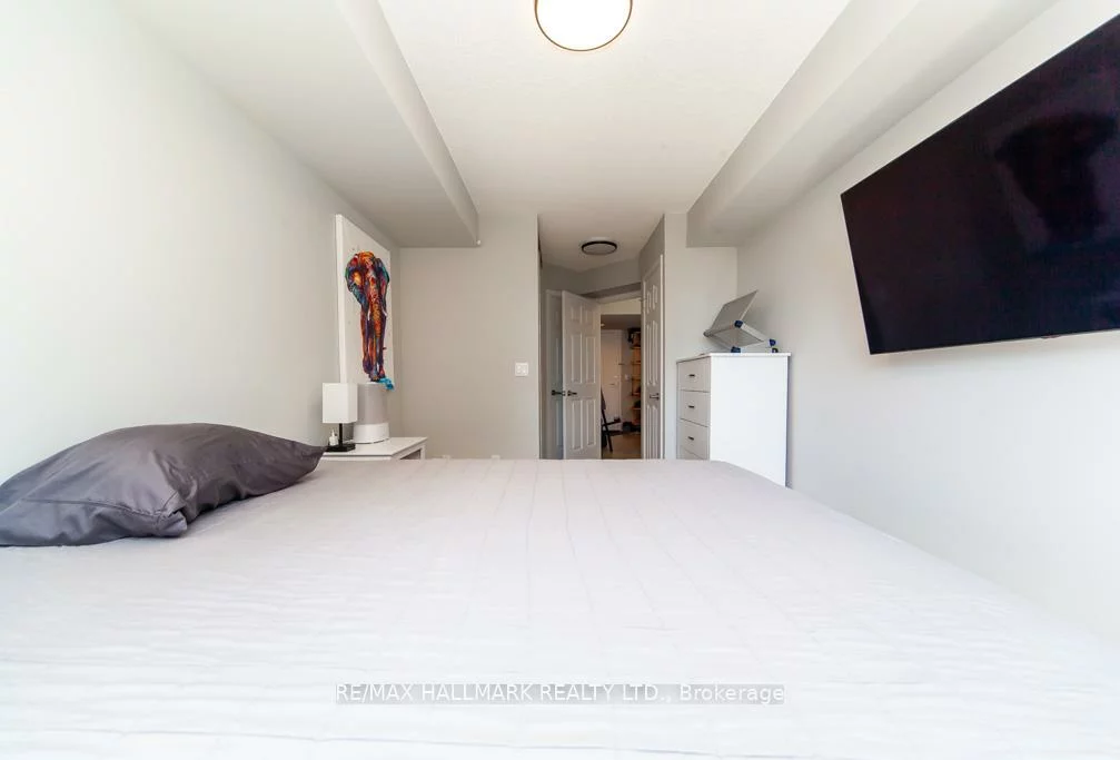 330, Adelaide, Moss Park, Toronto