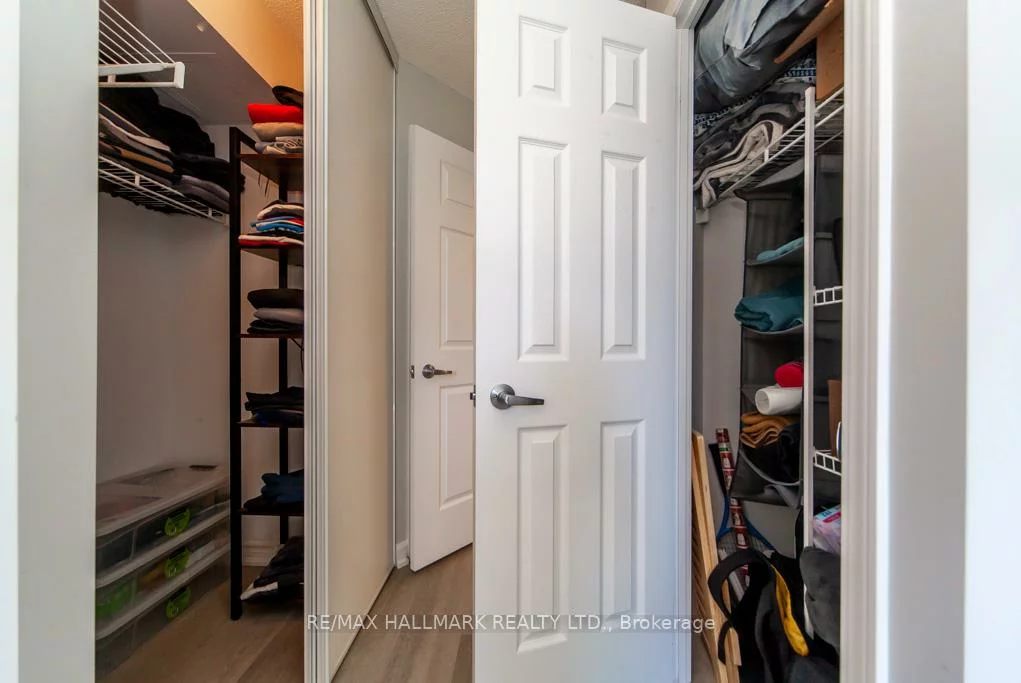 330, Adelaide, Moss Park, Toronto