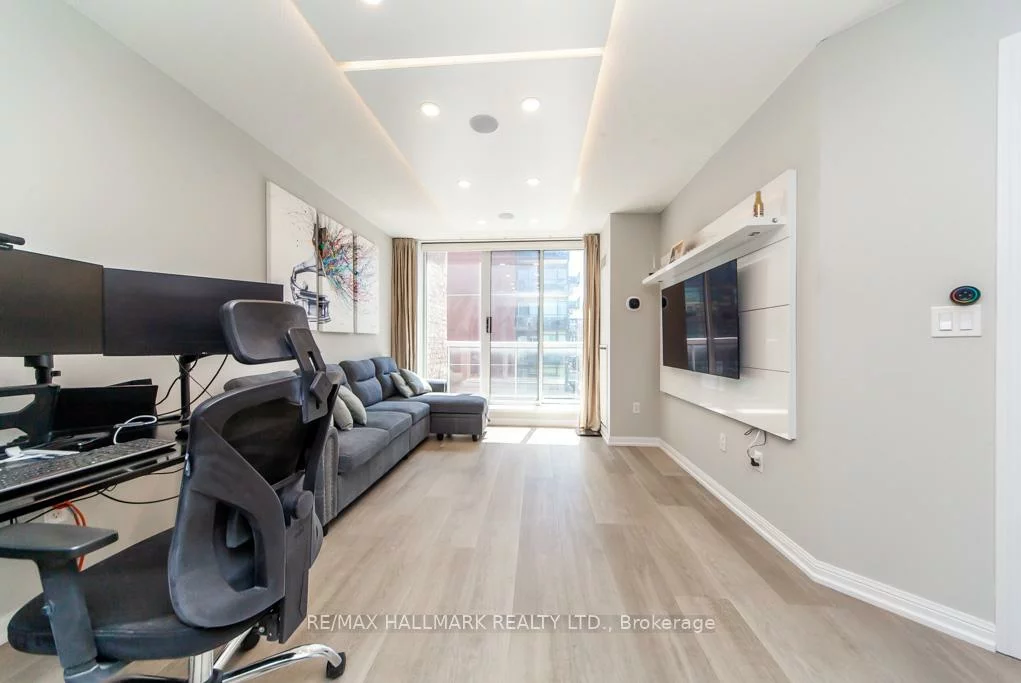 330, Adelaide, Moss Park, Toronto