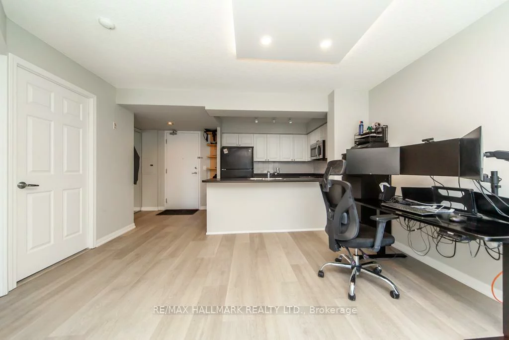 330, Adelaide, Moss Park, Toronto