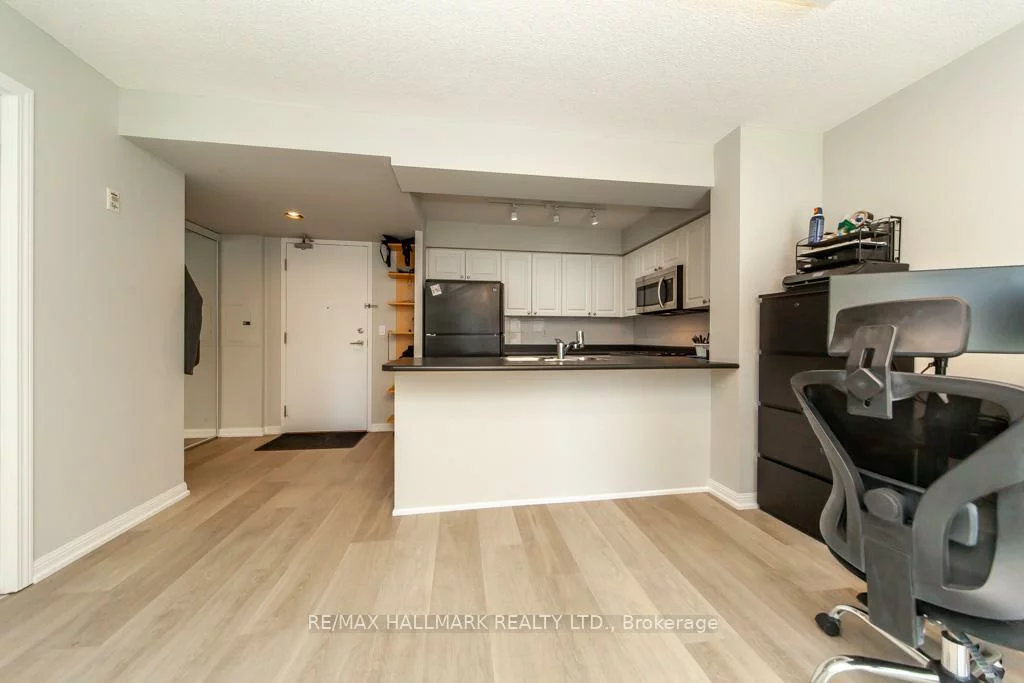 330, Adelaide, Moss Park, Toronto