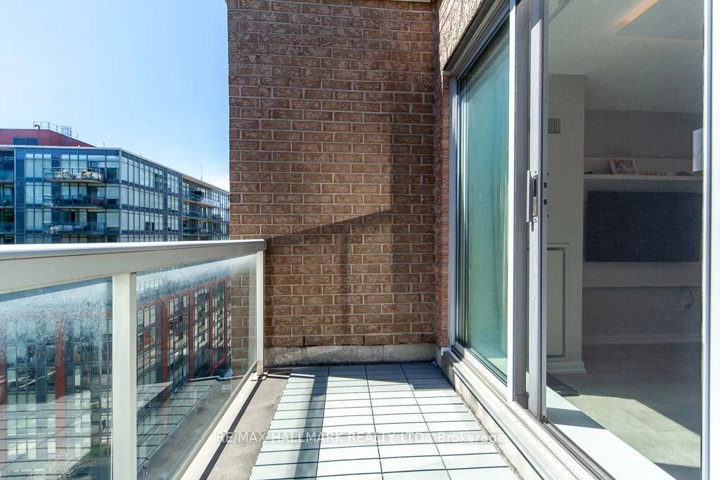 330, Adelaide, Moss Park, Toronto