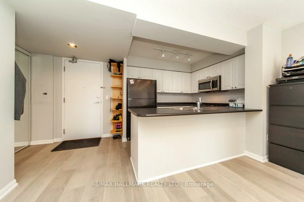 330, Adelaide, Moss Park, Toronto