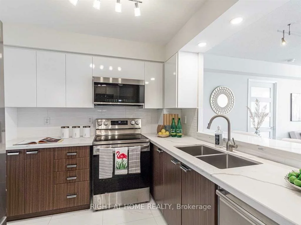 555, Wilson Hts, Clanton Park, Toronto