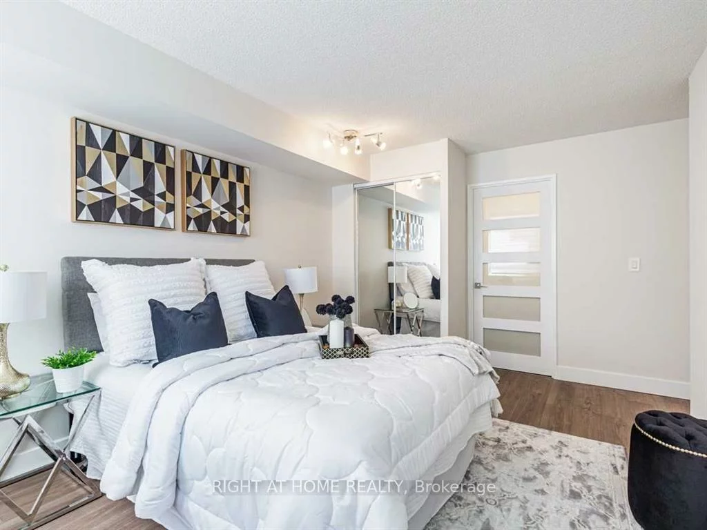 555, Wilson Hts, Clanton Park, Toronto