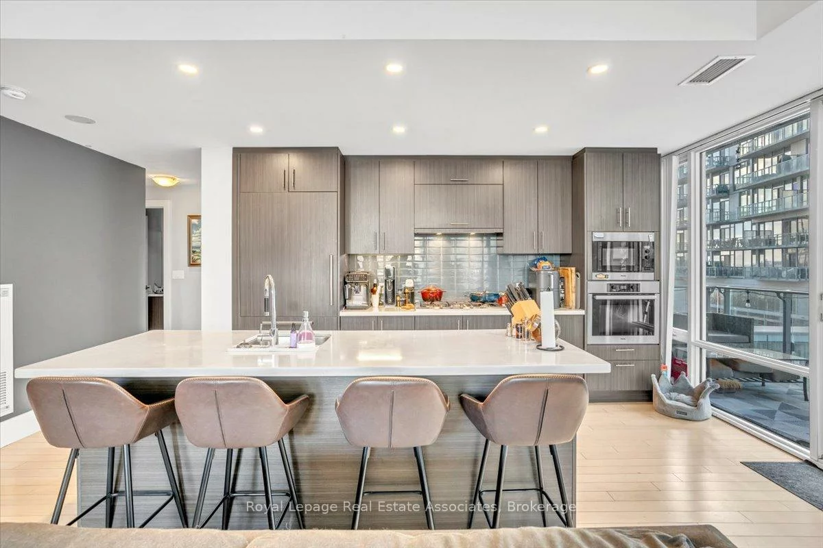 29, Queens, Waterfront Communities C8, Toronto