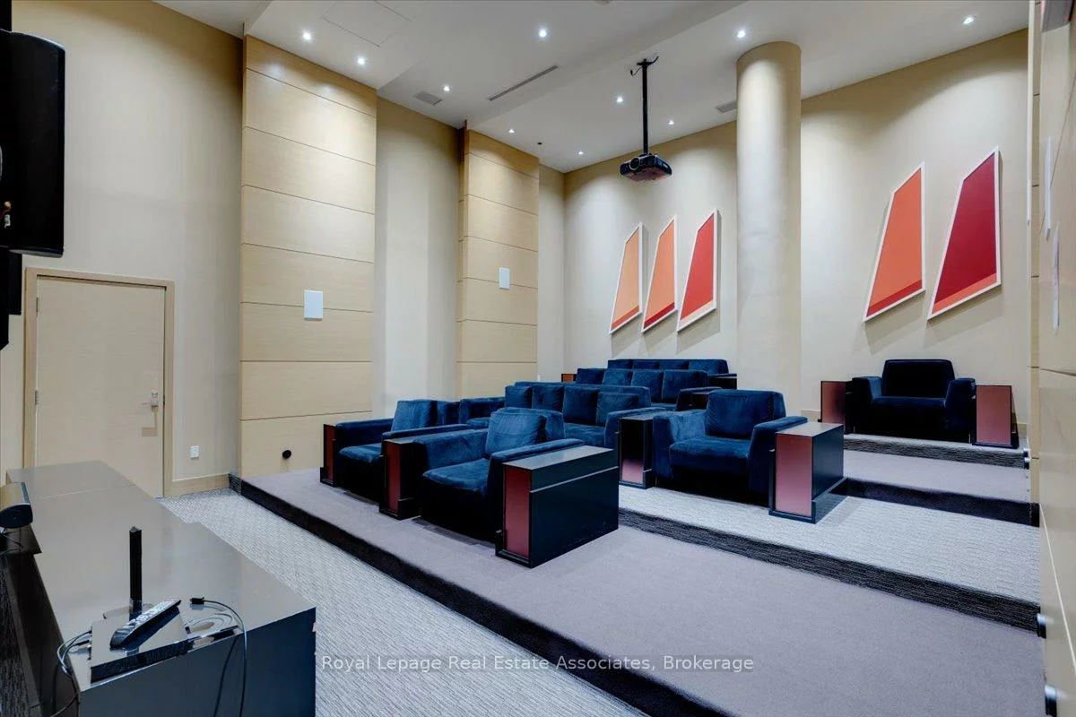 29, Queens, Waterfront Communities C8, Toronto