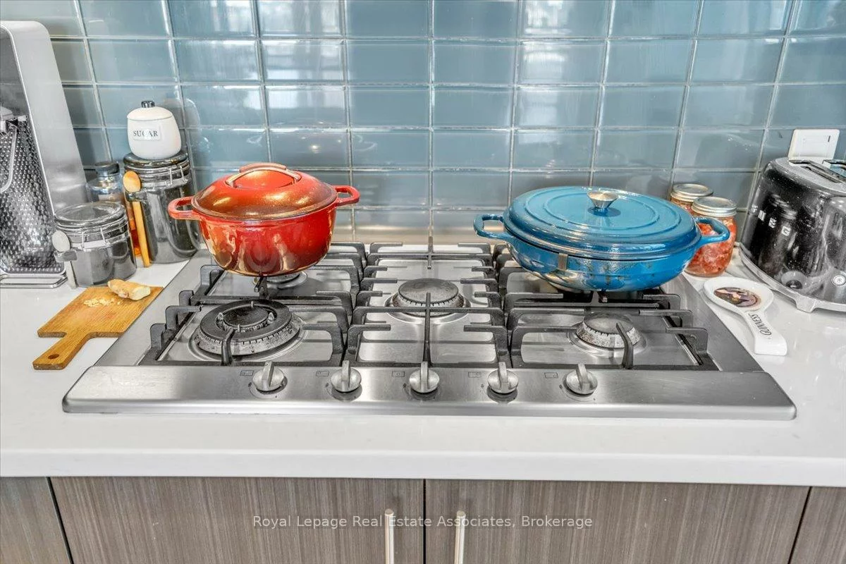 29, Queens, Waterfront Communities C8, Toronto